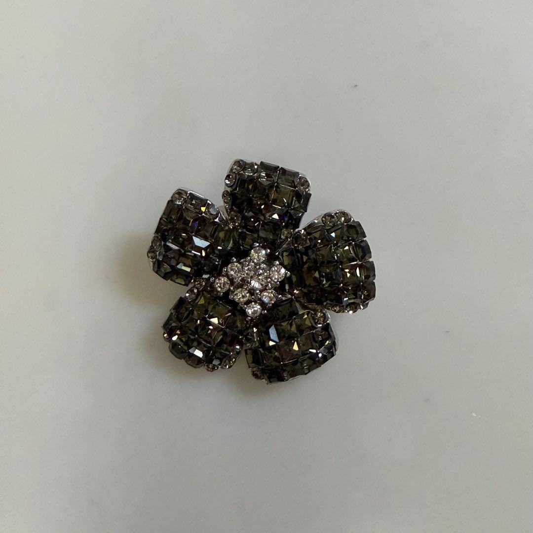 Foxeyお花ブローチ FOXEY - FOXY フォクシー お花 フラワー ブローチ スワロフスキー ＋