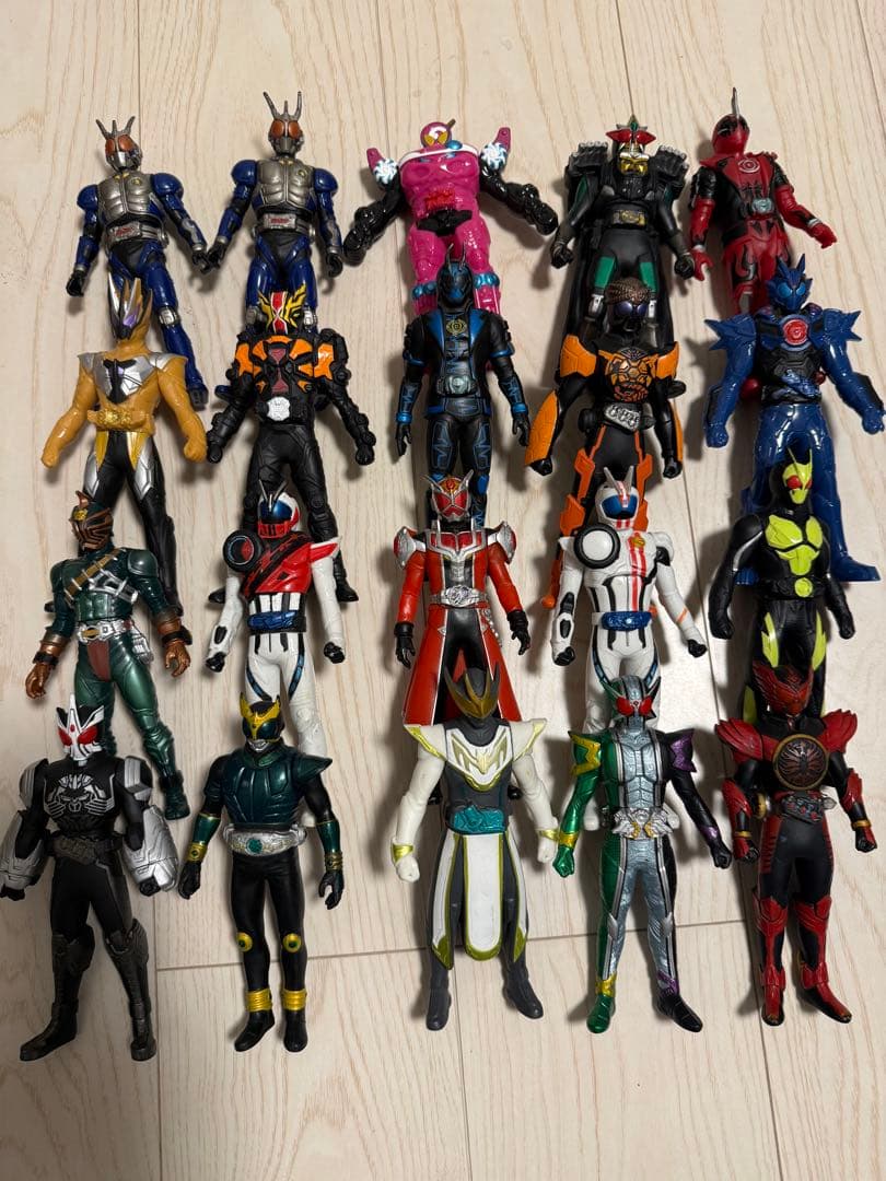 仮面ライダー ソフビ159体　戦隊16体　ウルトラマン2体　まとめ売 ソフビヒーローウルトラマン対決セット ウルトラマンタイガ登場編