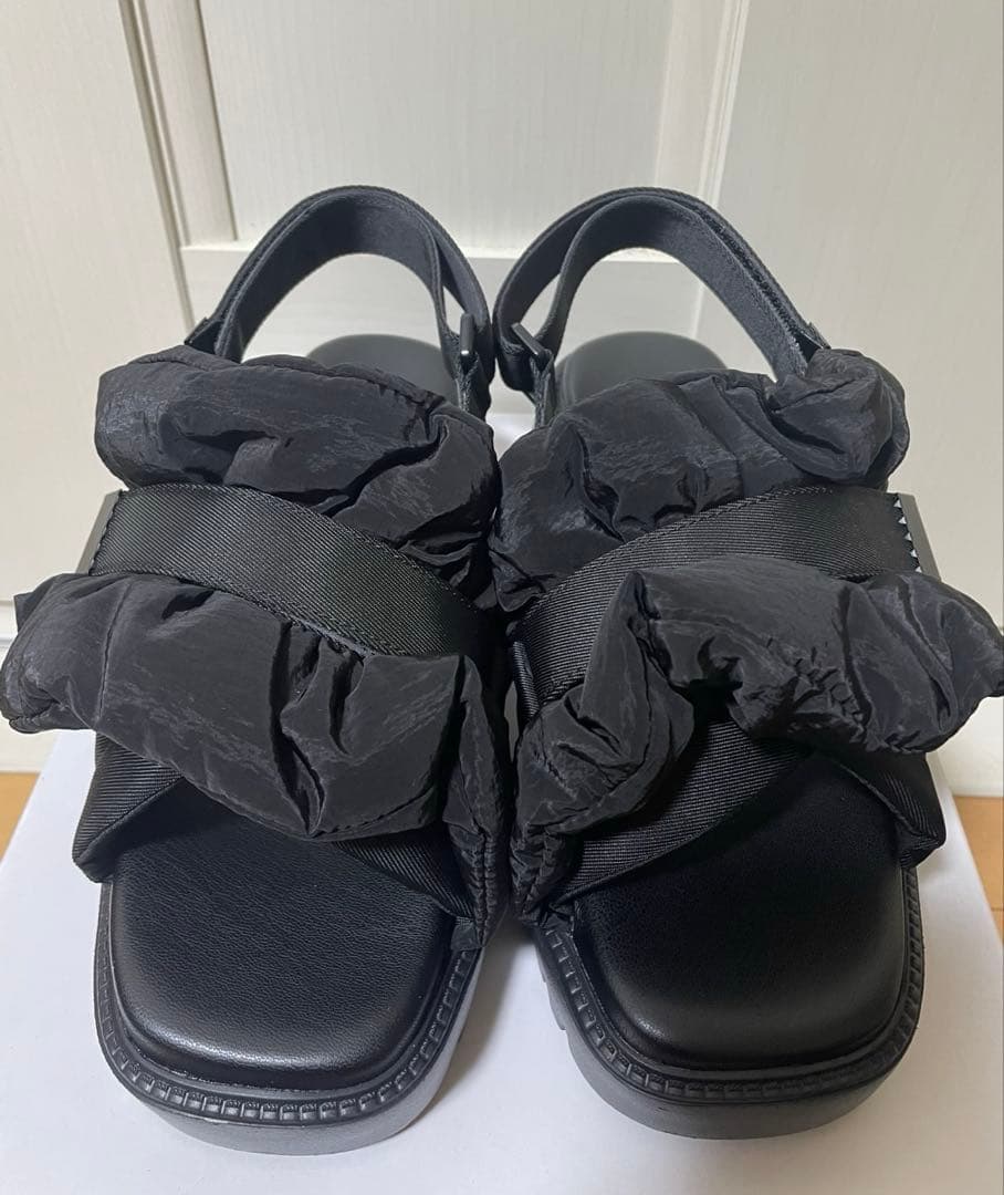 letalonフリルクロススリングバックサンダル　田久保夏鈴 KARIN TAKUBO×LE TALONフリルクロススリングバックサンダル（サンダル