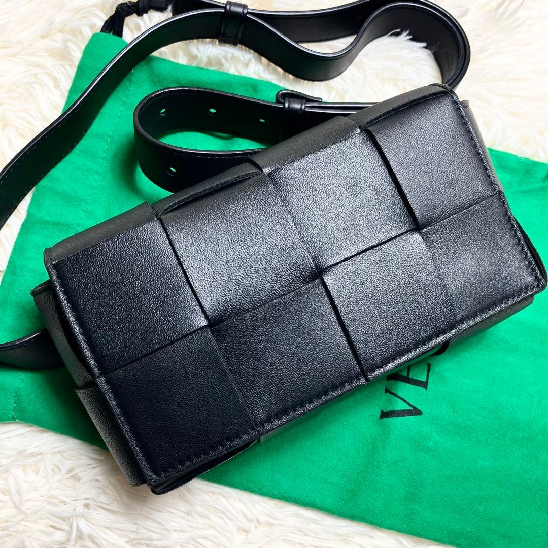 【美品】ボッテガヴェネタ＊ボディバッグ マキシイントレ カセット 現行IC搭載 BOTTEGA VENETA（ボッテガ・ヴェネタ） ボディバッグ CASSETTE