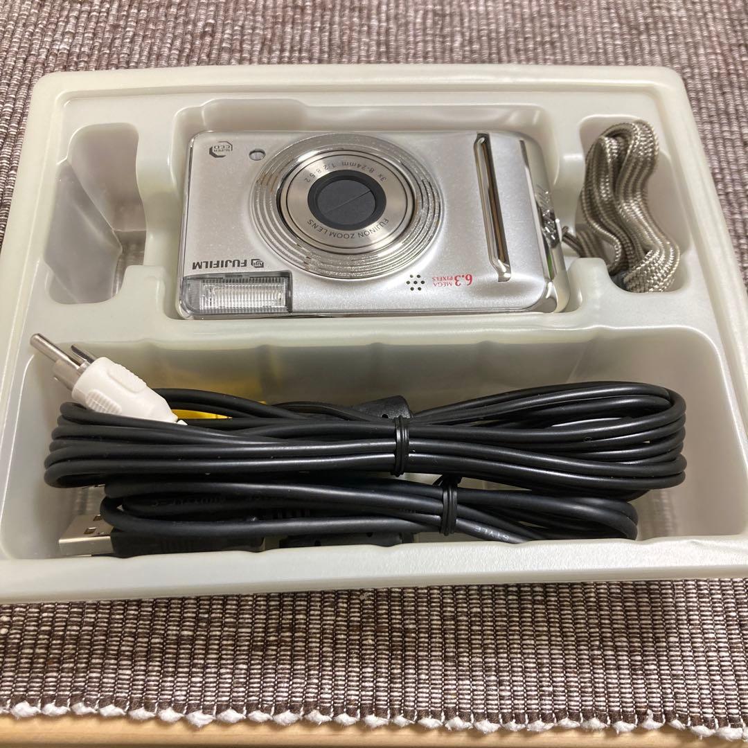 Fujifilm FinePix A600 デジタルカメラ FUJIFILM FinePix A600 Silver 6.0 MP Digital Camera - Newegg.com