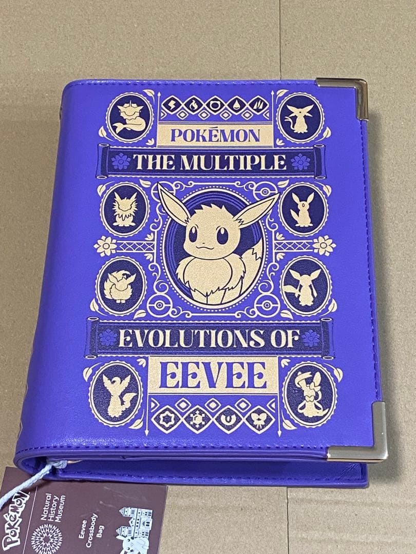 ポケモン ロンドン自然史博物館　イーブイ　クロスボディバッグ ポケカ】 ロンドン自然史博物館コラボ「Pikachu at the Museum」プロモ