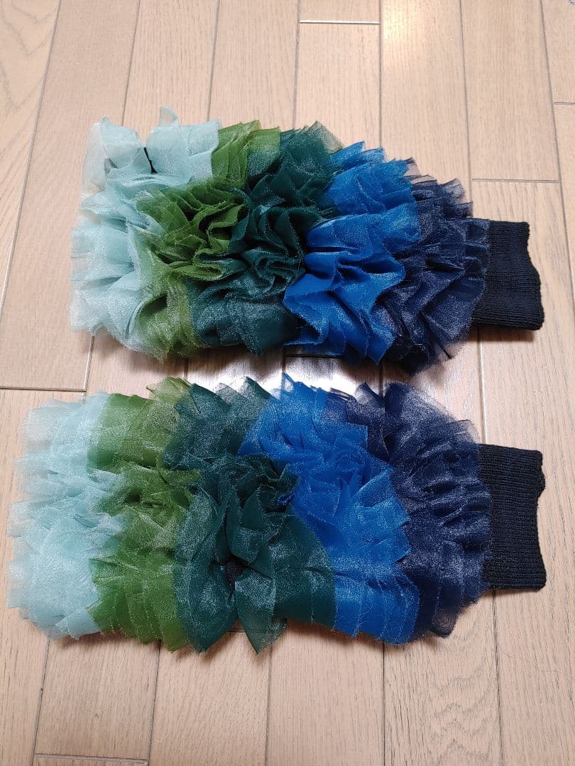 サカイ×トモコイズミ コラボ ハンドウォーマー レッグウォーマー サカイとトモコイズミが夢のコラボレーション！ フリルのバッグや