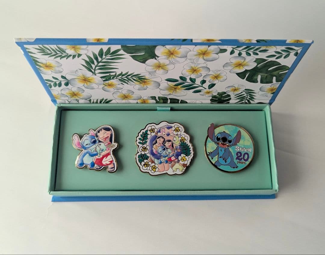 ディズニー ディズニーストア スティッチ 20周年 ピンバッジ - メルカリ