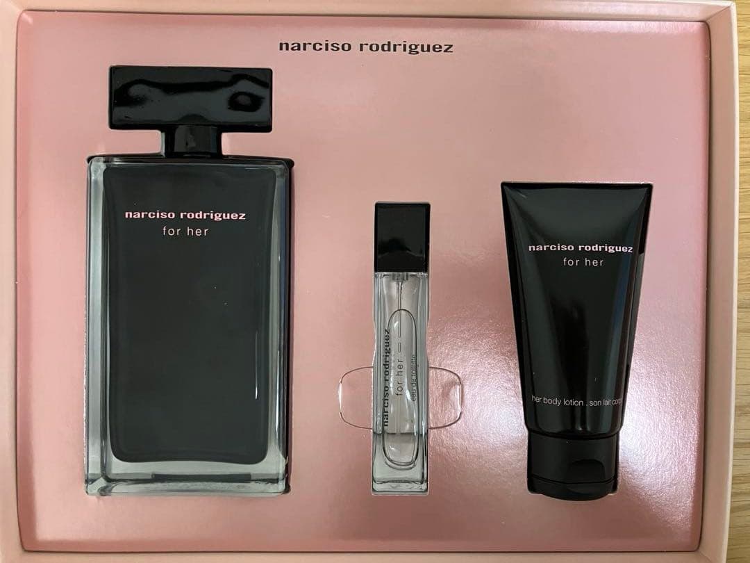 箱入りnarciso rodriguez for her 香水セット Amazon.com : Narciso Rodriguez For Her EDT Gift Set (Eau de
