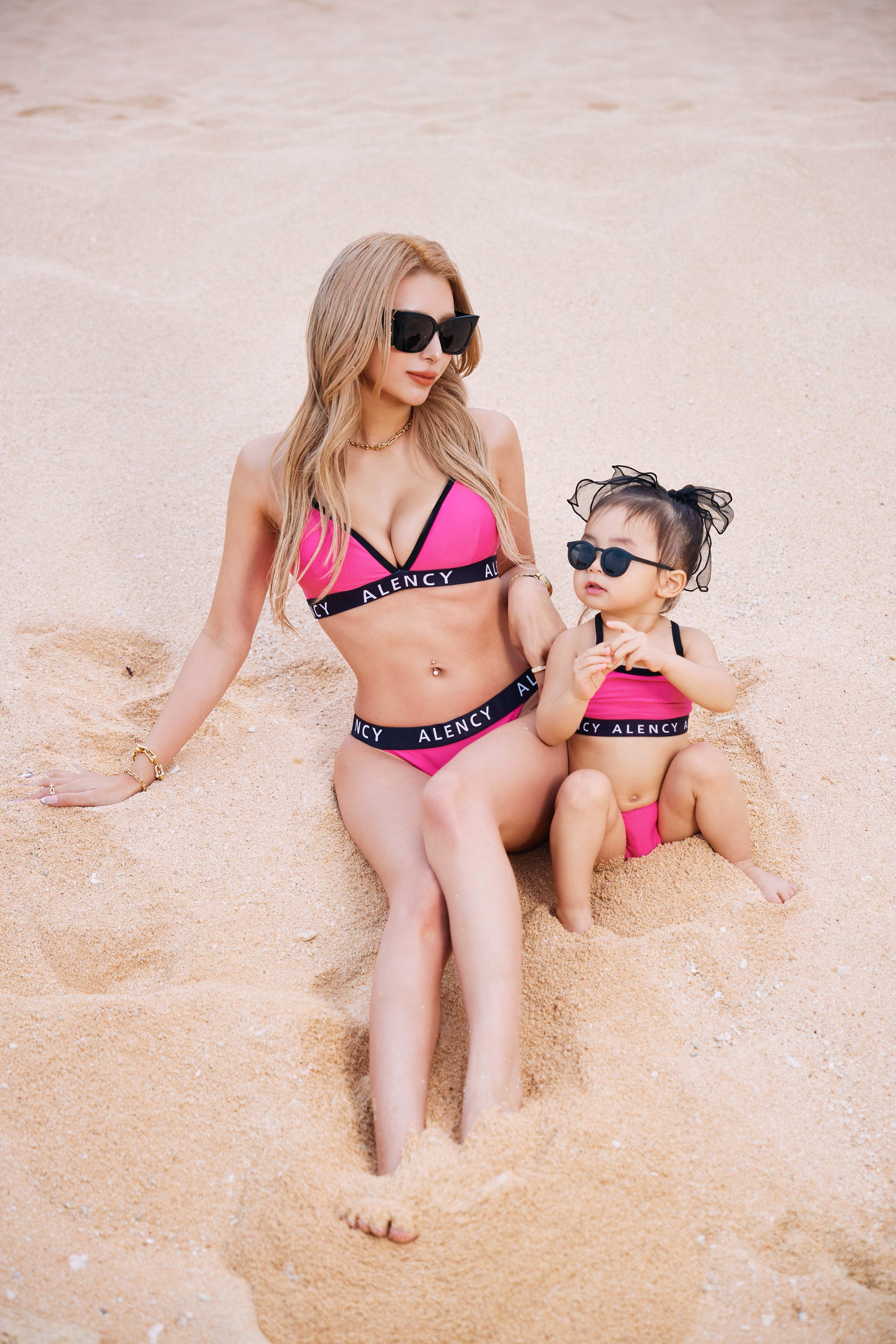 ロゴ入りトライアングルビキニ