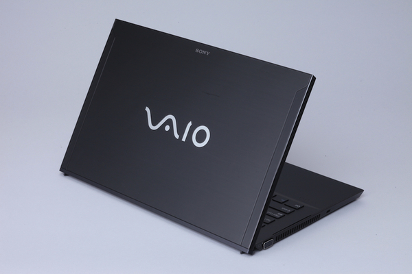 ASCII.jp：究極のハイエンドモバイル、「VAIO Z」夏モデルを試す (1/6)