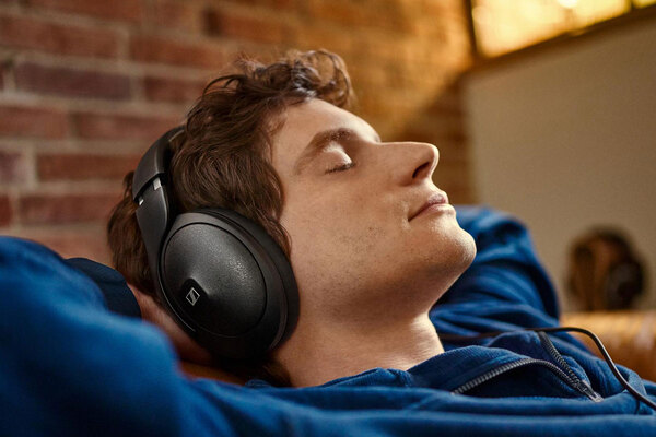 ASCII.jp：ゼンハイザー、密閉型の弱点解決に取り組んだ新ヘッドホン