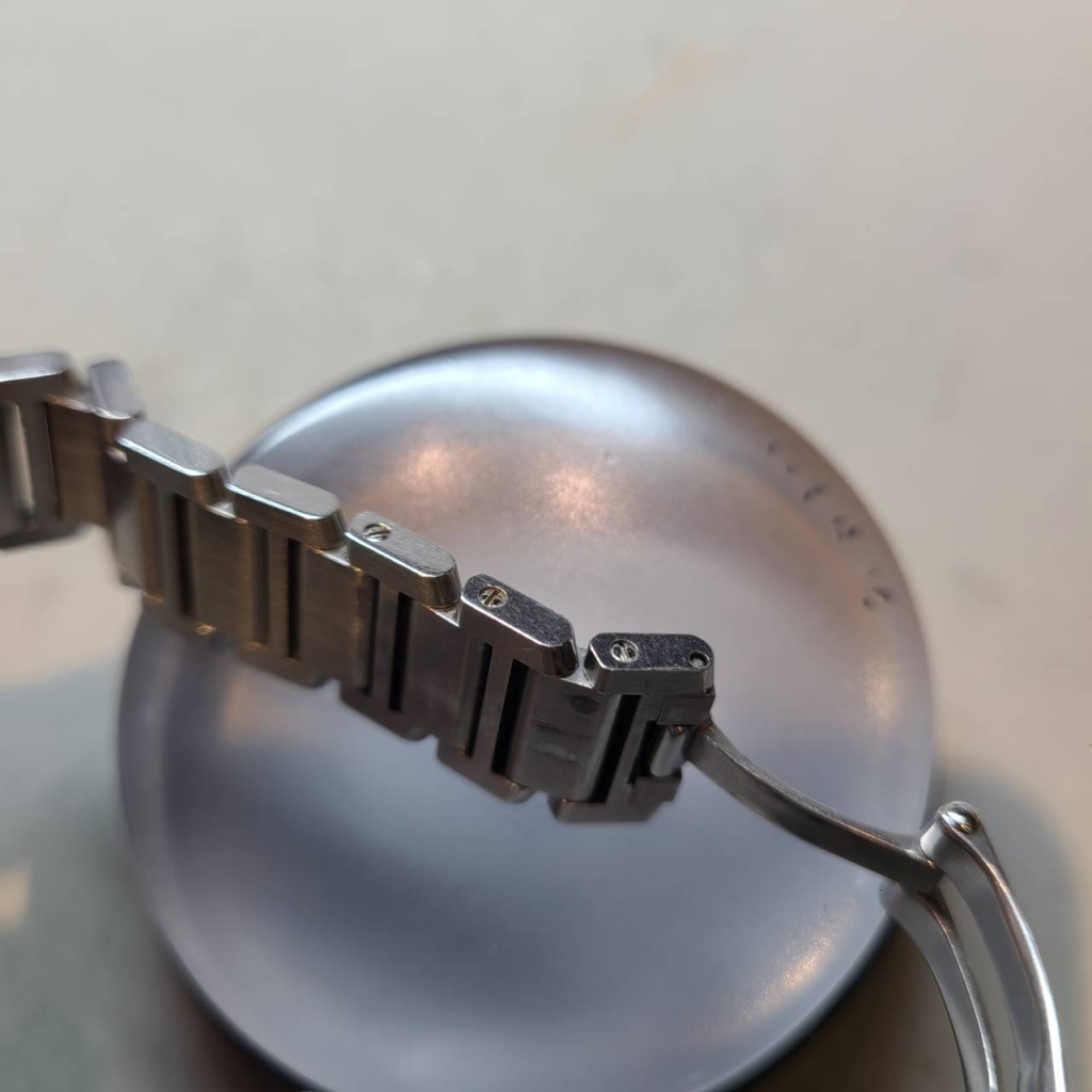 カルティエ（Cartier）タンクの腕時計のコマ調整 | BROOCHブローチ時計