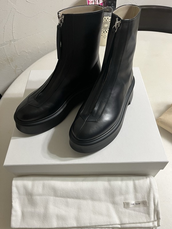 ファッショニスタがリアル惚れ】《The Row(ザ・ロウ)》の「ジップト