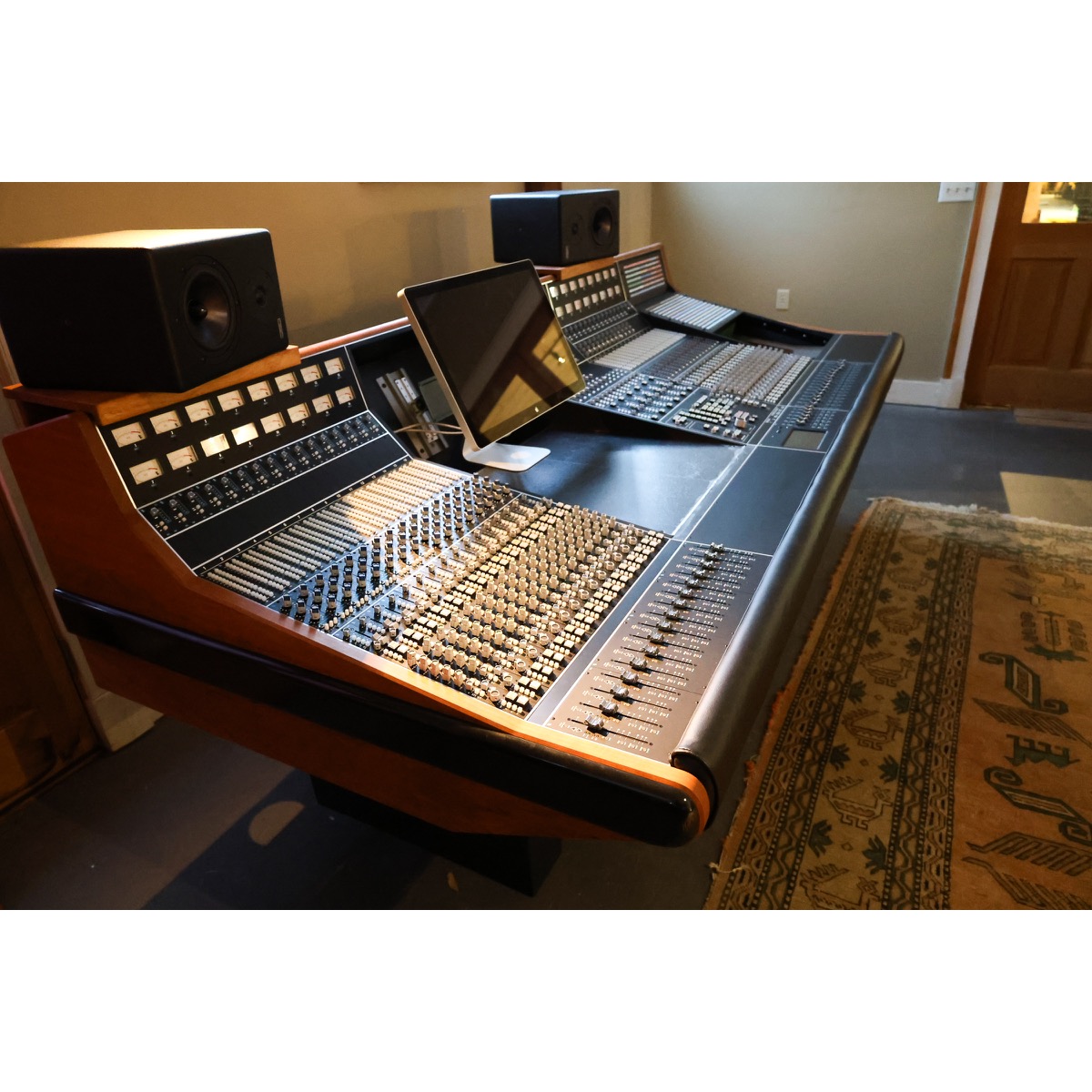 API AXS 32 Channel with DAW Center Section, Final Touch Automation