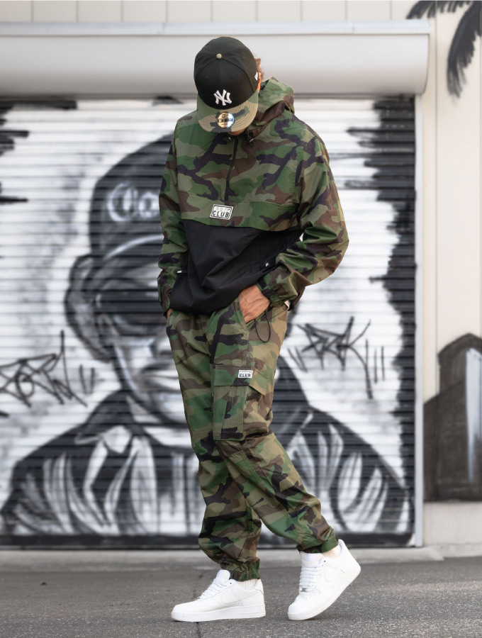 ハーフジップタイプのナイロンジャケットが新登場!!