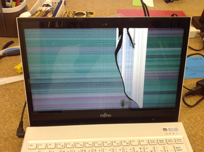 富士通 LIFEBOOK SH54/K 液晶修理方法・分解方法